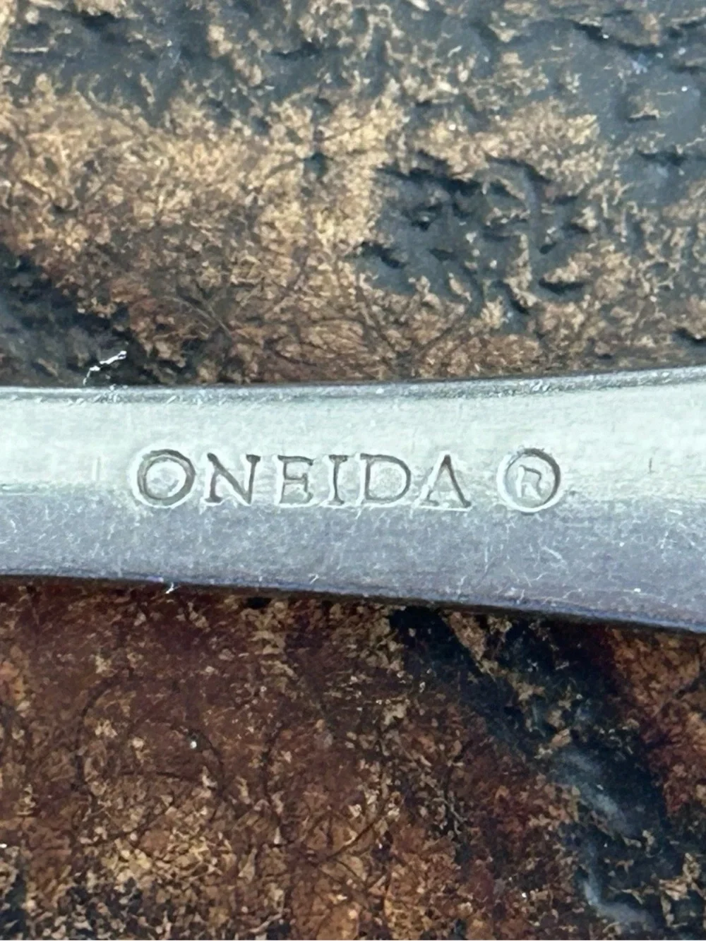4 Oneida Violino patterned Flatware Cutlery  Spoons -2 TBSP & 2 TSP
